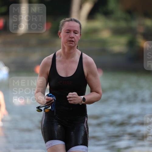 14.09.2025 - Stadtparktriathlon Michael Strokosch http://msf.ph/oto/8870063 14.09.2025 11:11:39 Schwimmen 951, 985, 987, 1000 meine-sportfotos.de