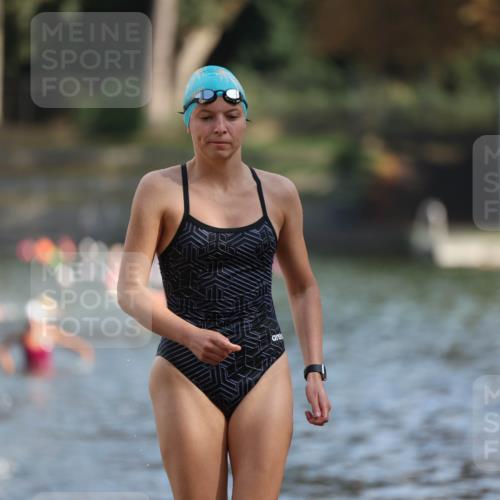14.09.2025 - Stadtparktriathlon Michael Strokosch http://msf.ph/oto/8870090 14.09.2025 11:11:48 Schwimmen 985, 987, 992 meine-sportfotos.de