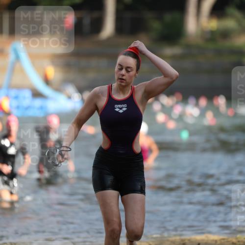 14.09.2025 - Stadtparktriathlon Michael Strokosch http://msf.ph/oto/8870110 14.09.2025 11:11:53 Schwimmen 955, 987, 992 meine-sportfotos.de