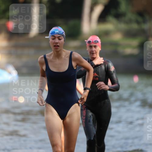 14.09.2025 - Stadtparktriathlon Michael Strokosch http://msf.ph/oto/8870147 14.09.2025 11:12:05 Schwimmen 930, 955, 993, 1011 meine-sportfotos.de