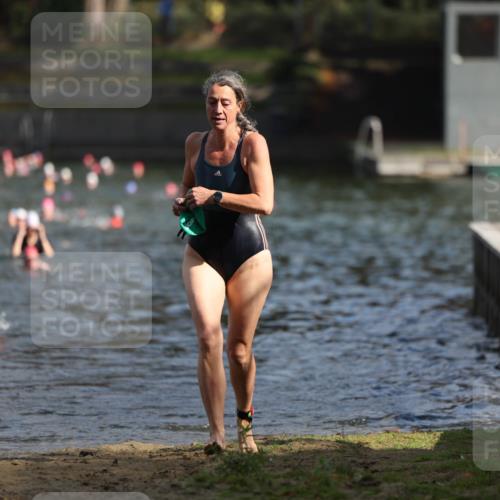 14.09.2025 - Stadtparktriathlon Michael Strokosch http://msf.ph/oto/8870167 14.09.2025 11:12:26 Schwimmen 934, 942, 976 meine-sportfotos.de