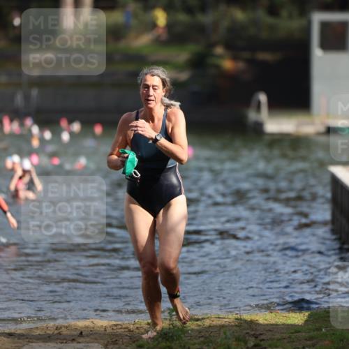 14.09.2025 - Stadtparktriathlon Michael Strokosch http://msf.ph/oto/8870168 14.09.2025 11:12:26 Schwimmen 934, 942, 976 meine-sportfotos.de