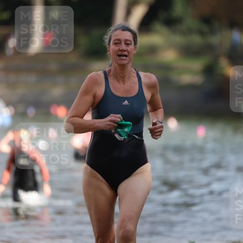 14.09.2025 - Stadtparktriathlon Michael Strokosch http://msf.ph/oto/8870175 14.09.2025 11:12:28 Schwimmen 934, 942, 976 meine-sportfotos.de
