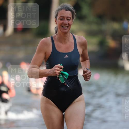 14.09.2025 - Stadtparktriathlon Michael Strokosch http://msf.ph/oto/8870178 14.09.2025 11:12:29 Schwimmen 934, 942, 976 meine-sportfotos.de