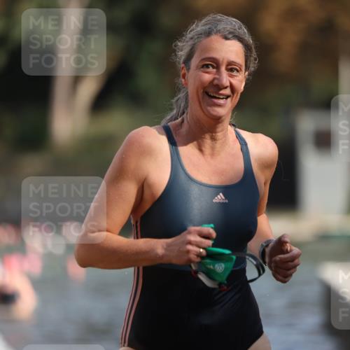14.09.2025 - Stadtparktriathlon Michael Strokosch http://msf.ph/oto/8870181 14.09.2025 11:12:29 Schwimmen 934, 942, 976 meine-sportfotos.de