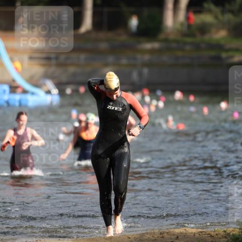 14.09.2025 - Stadtparktriathlon Michael Strokosch http://msf.ph/oto/8870183 14.09.2025 11:12:33 Schwimmen 932, 934, 976, 1015 meine-sportfotos.de