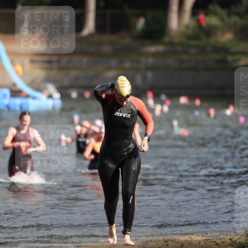 14.09.2025 - Stadtparktriathlon Michael Strokosch http://msf.ph/oto/8870185 14.09.2025 11:12:33 Schwimmen 932, 934, 976, 1015 meine-sportfotos.de