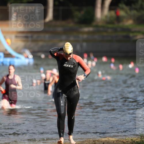 14.09.2025 - Stadtparktriathlon Michael Strokosch http://msf.ph/oto/8870186 14.09.2025 11:12:34 Schwimmen 932, 934, 976, 1015 meine-sportfotos.de
