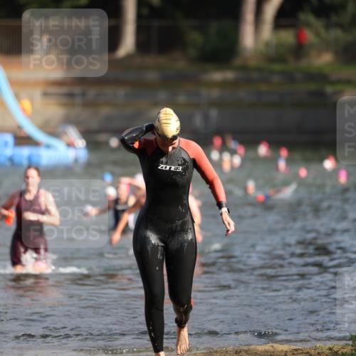 14.09.2025 - Stadtparktriathlon Michael Strokosch http://msf.ph/oto/8870188 14.09.2025 11:12:34 Schwimmen 932, 934, 976, 1015 meine-sportfotos.de