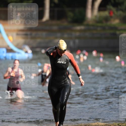 14.09.2025 - Stadtparktriathlon Michael Strokosch http://msf.ph/oto/8870189 14.09.2025 11:12:34 Schwimmen 932, 934, 976, 1015 meine-sportfotos.de