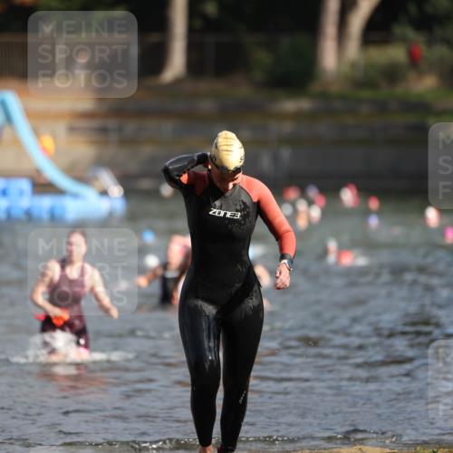 14.09.2025 - Stadtparktriathlon Michael Strokosch http://msf.ph/oto/8870191 14.09.2025 11:12:34 Schwimmen 932, 934, 976, 1015 meine-sportfotos.de