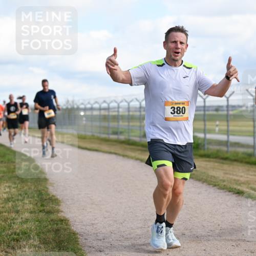 14.09.2025 - Airport Race Dr. Thomas Lammeyer http://msf.ph/oto/8870193 14.09.2025 12:14:39 Laufen 380 meine-sportfotos.de