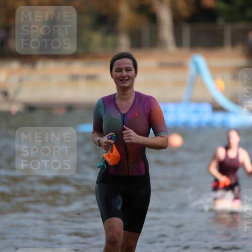 14.09.2025 - Stadtparktriathlon Michael Strokosch http://msf.ph/oto/8870194 14.09.2025 11:12:35 Schwimmen 932, 934, 976, 979, 1015 meine-sportfotos.de