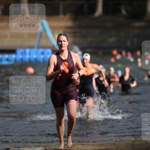 14.09.2025 - Stadtparktriathlon Michael Strokosch http://msf.ph/oto/8870214 14.09.2025 11:12:40 Schwimmen 932, 934, 976, 979, 1015 meine-sportfotos.de