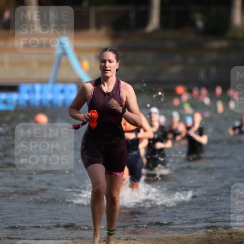 14.09.2025 - Stadtparktriathlon Michael Strokosch http://msf.ph/oto/8870215 14.09.2025 11:12:40 Schwimmen 932, 934, 976, 979, 1015 meine-sportfotos.de