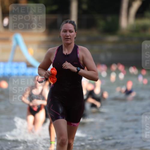 14.09.2025 - Stadtparktriathlon Michael Strokosch http://msf.ph/oto/8870220 14.09.2025 11:12:42 Schwimmen 932, 935, 979, 984, 1015 meine-sportfotos.de