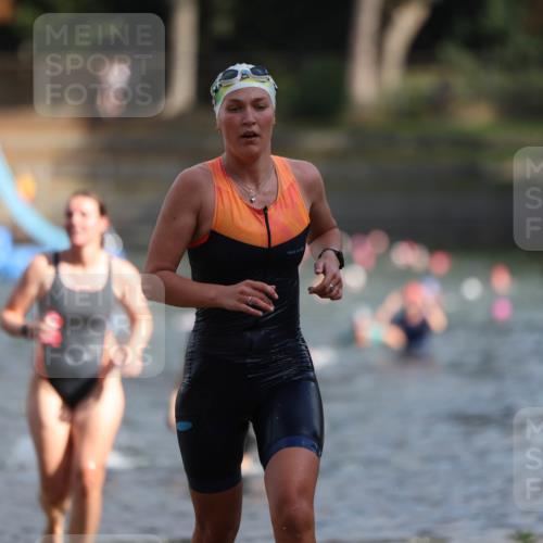 14.09.2025 - Stadtparktriathlon Michael Strokosch http://msf.ph/oto/8870235 14.09.2025 11:12:45 Schwimmen 932, 935, 979, 984, 996, 1015 meine-sportfotos.de