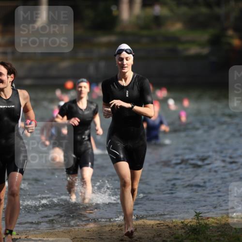 14.09.2025 - Stadtparktriathlon Michael Strokosch http://msf.ph/oto/8870257 14.09.2025 11:12:50 Schwimmen 925, 935, 979, 984, 996, 1009 meine-sportfotos.de