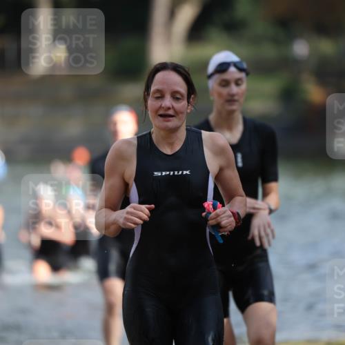 14.09.2025 - Stadtparktriathlon Michael Strokosch http://msf.ph/oto/8870268 14.09.2025 11:12:53 Schwimmen 925, 935, 969, 984, 996, 1009, 1020 meine-sportfotos.de