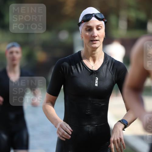 14.09.2025 - Stadtparktriathlon Michael Strokosch http://msf.ph/oto/8870273 14.09.2025 11:12:55 Schwimmen 925, 935, 969, 984, 996, 1009, 1020 meine-sportfotos.de