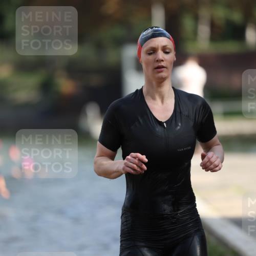 14.09.2025 - Stadtparktriathlon Michael Strokosch http://msf.ph/oto/8870279 14.09.2025 11:12:56 Schwimmen 925, 935, 969, 984, 996, 1009, 1020 meine-sportfotos.de