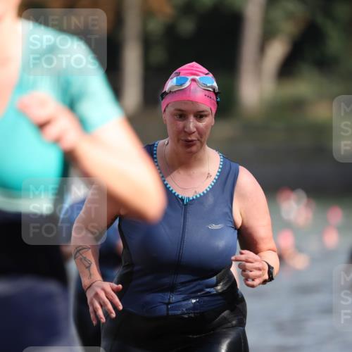 14.09.2025 - Stadtparktriathlon Michael Strokosch http://msf.ph/oto/8870330 14.09.2025 11:13:11 Schwimmen 927, 945, 947, 990, 1001, 1006 meine-sportfotos.de