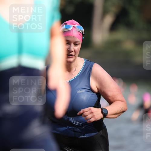 14.09.2025 - Stadtparktriathlon Michael Strokosch http://msf.ph/oto/8870332 14.09.2025 11:13:11 Schwimmen 927, 945, 947, 990, 1001, 1006 meine-sportfotos.de