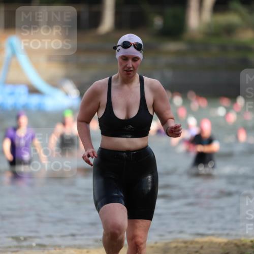 14.09.2025 - Stadtparktriathlon Michael Strokosch http://msf.ph/oto/8870352 14.09.2025 11:13:20 Schwimmen 927, 944, 975, 1001 meine-sportfotos.de