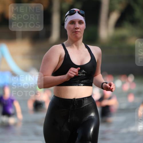 14.09.2025 - Stadtparktriathlon Michael Strokosch http://msf.ph/oto/8870359 14.09.2025 11:13:21 Schwimmen 927, 944, 975, 1001 meine-sportfotos.de