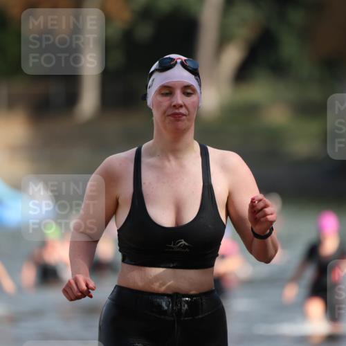 14.09.2025 - Stadtparktriathlon Michael Strokosch http://msf.ph/oto/8870361 14.09.2025 11:13:21 Schwimmen 927, 944, 975, 1001 meine-sportfotos.de