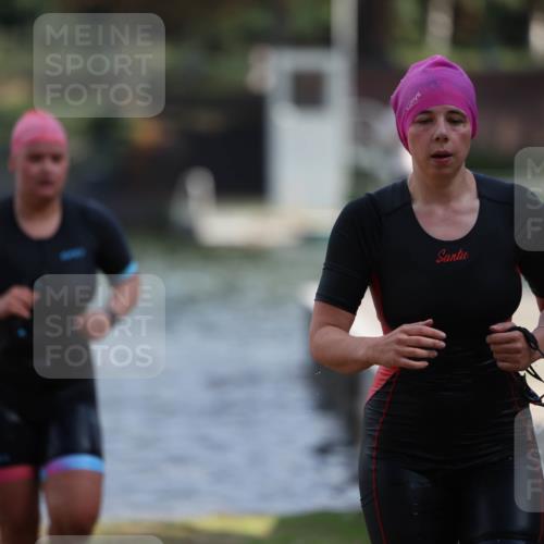 14.09.2025 - Stadtparktriathlon Michael Strokosch http://msf.ph/oto/8870371 14.09.2025 11:13:31 Schwimmen 937, 944, 975, 981, 1018 meine-sportfotos.de