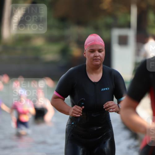 14.09.2025 - Stadtparktriathlon Michael Strokosch http://msf.ph/oto/8870374 14.09.2025 11:13:32 Schwimmen 937, 938, 944, 960, 975, 981, 1018 meine-sportfotos.de