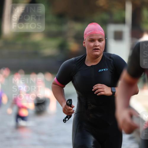 14.09.2025 - Stadtparktriathlon Michael Strokosch http://msf.ph/oto/8870376 14.09.2025 11:13:32 Schwimmen 937, 938, 944, 960, 975, 981, 1018 meine-sportfotos.de