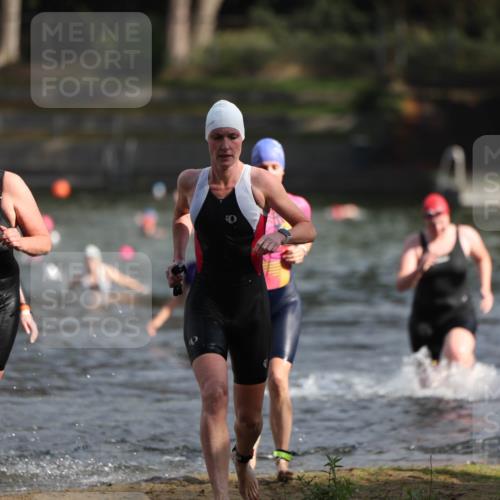 14.09.2025 - Stadtparktriathlon Michael Strokosch http://msf.ph/oto/8870396 14.09.2025 11:13:39 Schwimmen 937, 938, 960, 981, 982, 1018 meine-sportfotos.de