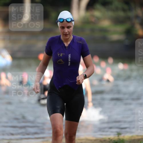 14.09.2025 - Stadtparktriathlon Michael Strokosch http://msf.ph/oto/8870435 14.09.2025 11:13:56 Schwimmen 929, 1002, 1007 meine-sportfotos.de