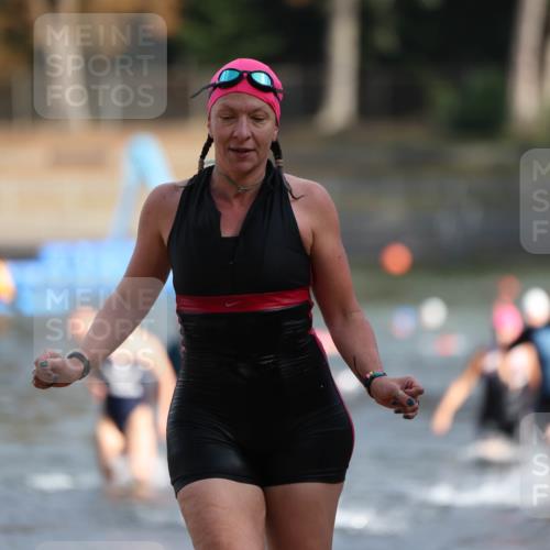 14.09.2025 - Stadtparktriathlon Michael Strokosch http://msf.ph/oto/8870482 14.09.2025 11:14:13 Schwimmen 949, 964, 978, 989, 997, 1017 meine-sportfotos.de