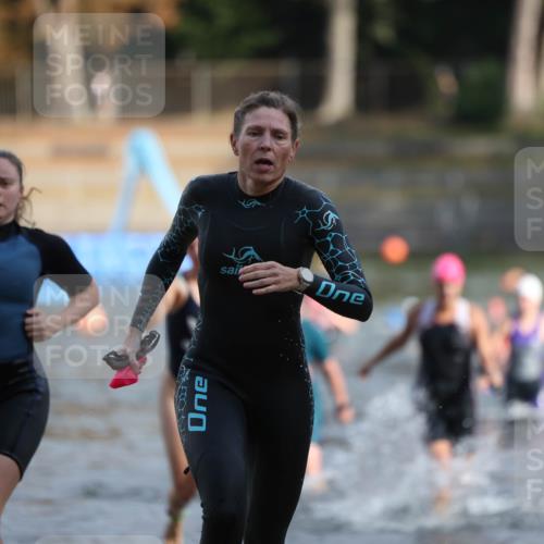 14.09.2025 - Stadtparktriathlon Michael Strokosch http://msf.ph/oto/8870497 14.09.2025 11:14:18 Schwimmen 964, 978, 989, 997 meine-sportfotos.de