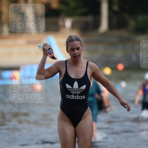 14.09.2025 - Stadtparktriathlon Michael Strokosch http://msf.ph/oto/8870508 14.09.2025 11:14:21 Schwimmen 939, 941, 964, 978, 989, 997 meine-sportfotos.de