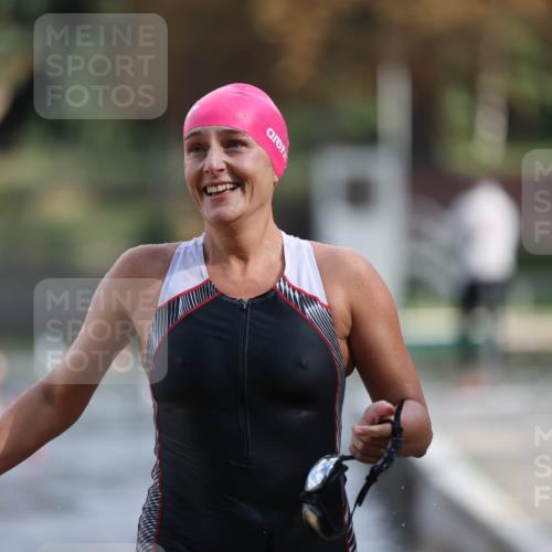 14.09.2025 - Stadtparktriathlon Michael Strokosch http://msf.ph/oto/8870517 14.09.2025 11:14:25 Schwimmen 939, 941, 964, 997 meine-sportfotos.de