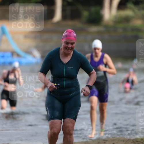 14.09.2025 - Stadtparktriathlon Michael Strokosch http://msf.ph/oto/8870531 14.09.2025 11:14:28 Schwimmen 939, 941 meine-sportfotos.de