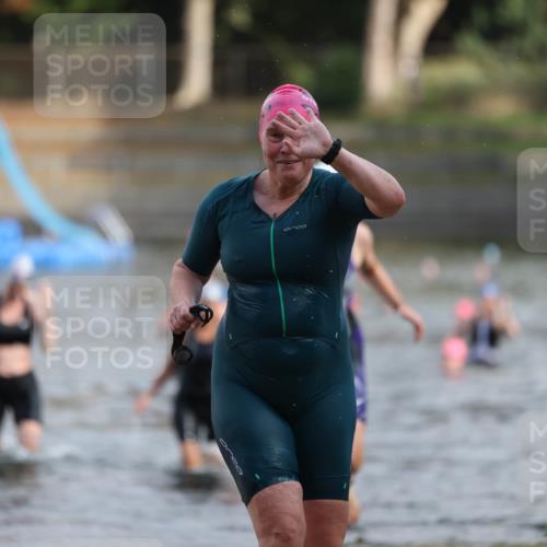 14.09.2025 - Stadtparktriathlon Michael Strokosch http://msf.ph/oto/8870537 14.09.2025 11:14:29 Schwimmen 939, 941, 946, 966 meine-sportfotos.de