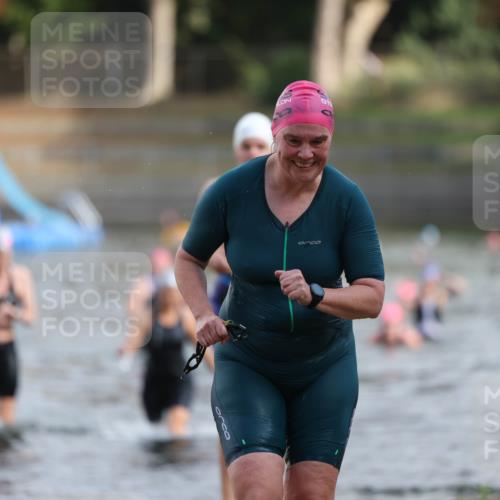 14.09.2025 - Stadtparktriathlon Michael Strokosch http://msf.ph/oto/8870541 14.09.2025 11:14:30 Schwimmen 939, 941, 946, 966 meine-sportfotos.de
