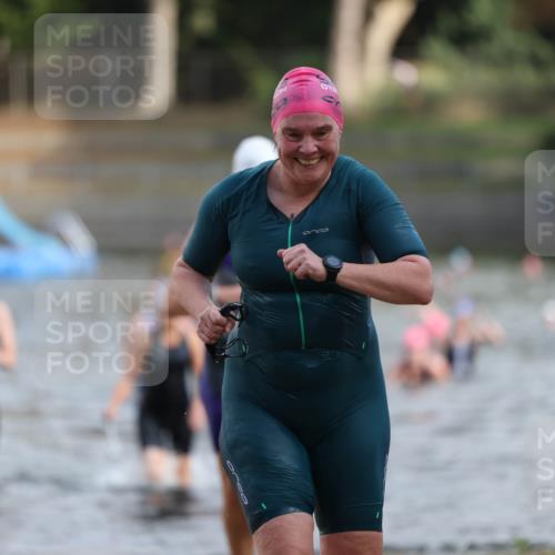 14.09.2025 - Stadtparktriathlon Michael Strokosch http://msf.ph/oto/8870543 14.09.2025 11:14:30 Schwimmen 939, 941, 946, 966 meine-sportfotos.de