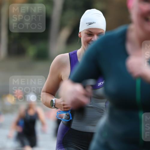 14.09.2025 - Stadtparktriathlon Michael Strokosch http://msf.ph/oto/8870554 14.09.2025 11:14:33 Schwimmen 939, 941, 946, 966, 970 meine-sportfotos.de