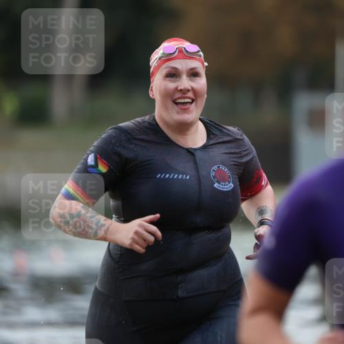 14.09.2025 - Stadtparktriathlon Michael Strokosch http://msf.ph/oto/8870654 14.09.2025 11:15:12 Schwimmen 948, 1008 meine-sportfotos.de