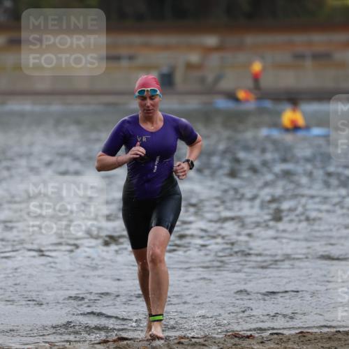 14.09.2025 - Stadtparktriathlon Michael Strokosch http://msf.ph/oto/8870670 14.09.2025 11:15:36 Schwimmen 972, 994 meine-sportfotos.de