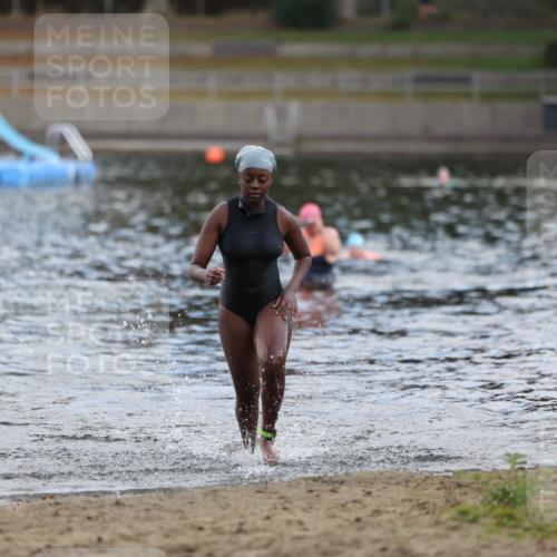 14.09.2025 - Stadtparktriathlon Michael Strokosch http://msf.ph/oto/8870710 14.09.2025 11:15:48 Schwimmen 924, 1005 meine-sportfotos.de