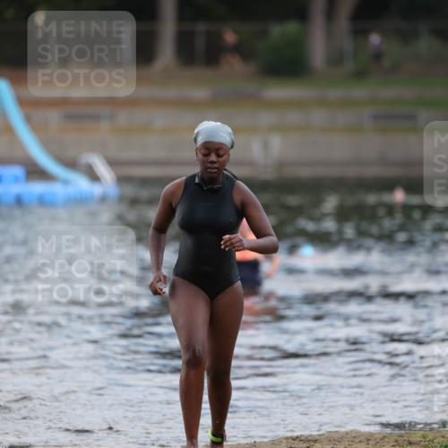 14.09.2025 - Stadtparktriathlon Michael Strokosch http://msf.ph/oto/8870716 14.09.2025 11:15:50 Schwimmen 924, 1005 meine-sportfotos.de