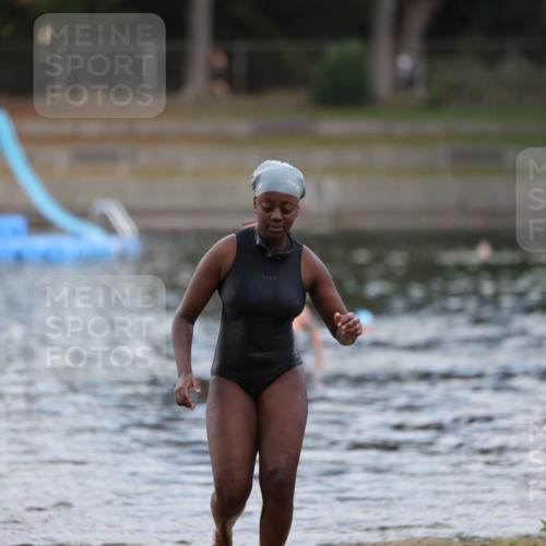 14.09.2025 - Stadtparktriathlon Michael Strokosch http://msf.ph/oto/8870720 14.09.2025 11:15:50 Schwimmen 924, 1005 meine-sportfotos.de