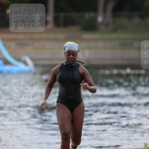 14.09.2025 - Stadtparktriathlon Michael Strokosch http://msf.ph/oto/8870722 14.09.2025 11:15:51 Schwimmen 924, 1005 meine-sportfotos.de
